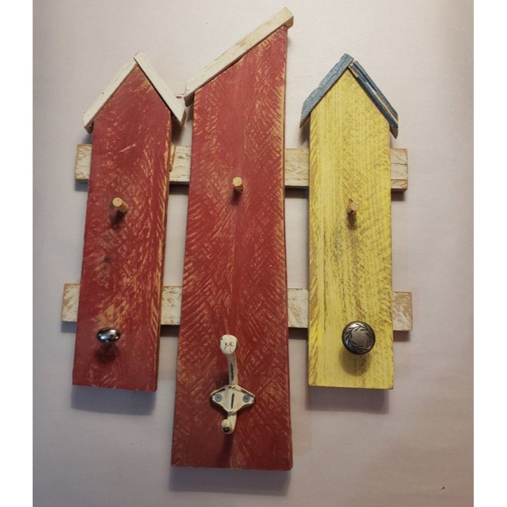 Farmhouse Rustic Decor With Hooks And Pegs